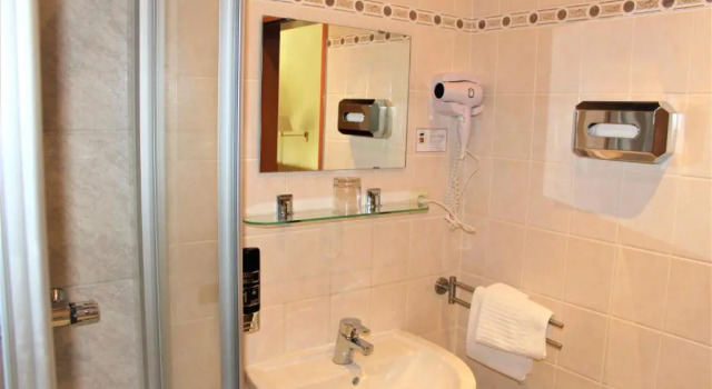 Четырёхместный номер Standard Hotel Alsterquelle 24h Check-in, Free Parking and WiFi