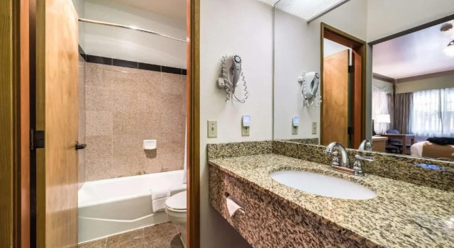 Номер Standard Quality Inn & Suites Bainbridge Island