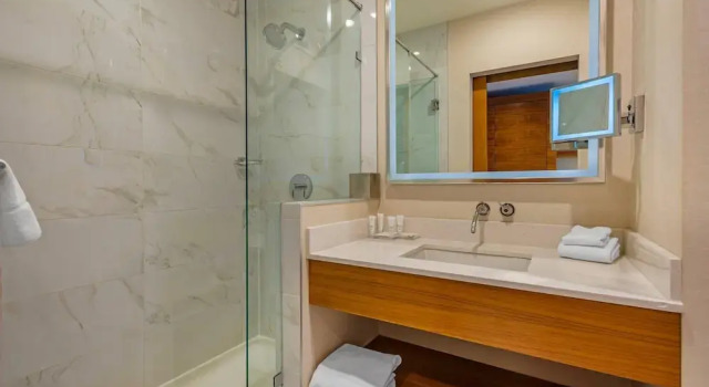 Номер Radisson Hotel & Conference Centre Calgary Airport