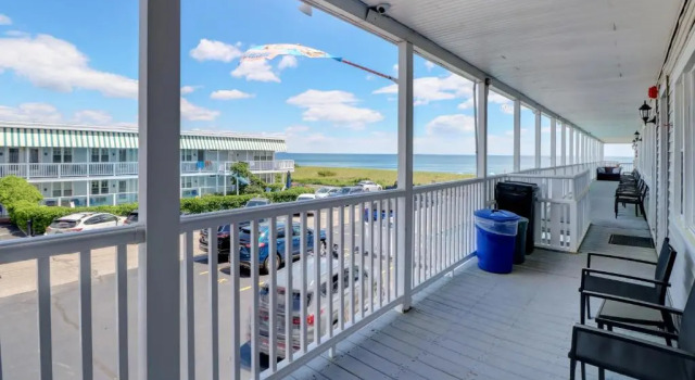 Четырёхместный номер Standard с видом на океан On the Beach Motel