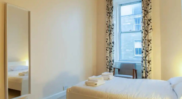 2 Bedroom Flat With Skyline Views, Забронировать Апартаменты/квартира Лейт Эдинбург, рядом с Bourne Fine Art