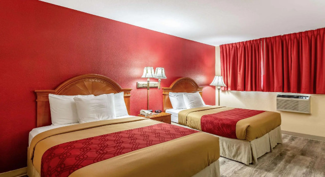Четырёхместный номер Standard Econo Lodge Inn & Suites Santa Rosa