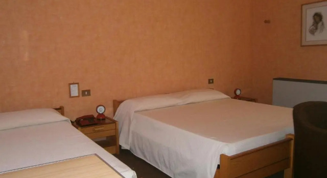 Standard Dreier Zimmer Hotel Corona