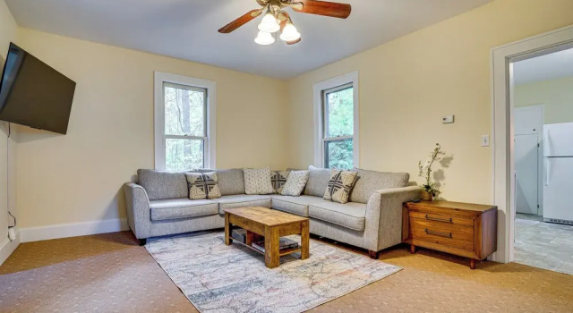Коттедж Near Colleges: Pet-friendly Duplex in Northfield!