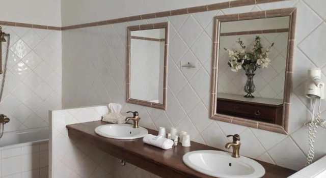 Люкс Hôtel et Restaurant Le Manoir - Echangeur A7-A9 - 24h-24h