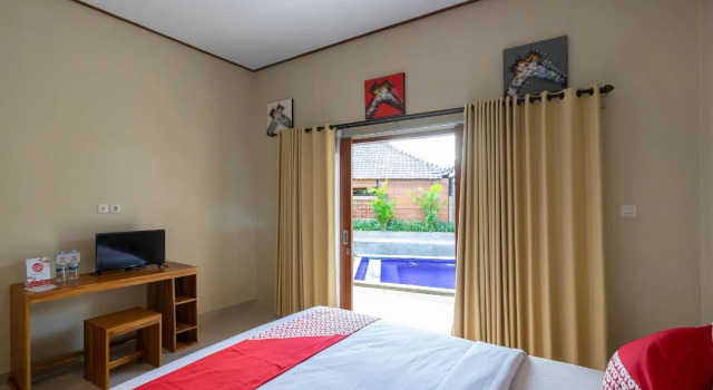 Lilis Cempaka Mas Guesthouse, Забронировать Отель Пандак-Геде Индонезия