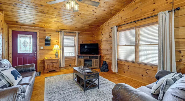 Bryson City Cabin w/ Hot Tub, Views & Pool Table!, 预订 度假屋 布赖森城 Great Smoky Mountains