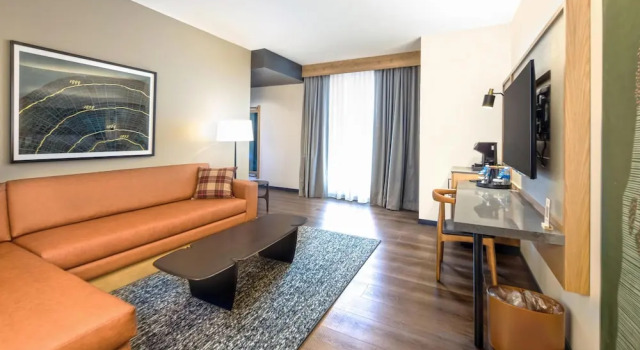 Люкс c 1 комнатой The Key Hotel Dubuque, Tapestry Collection By Hilton