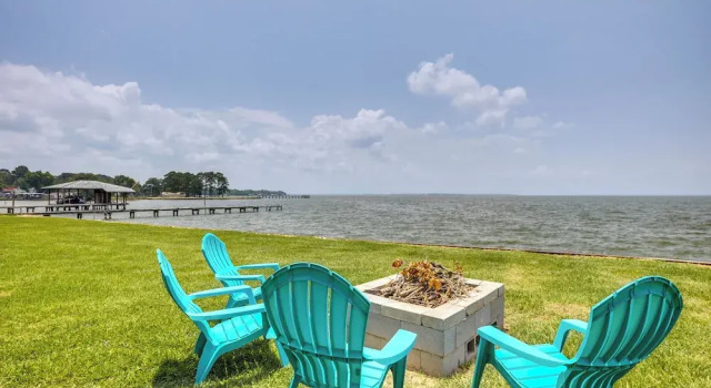 Коттедж Lakefront Onalaska Home w/ Screened-in Porch!