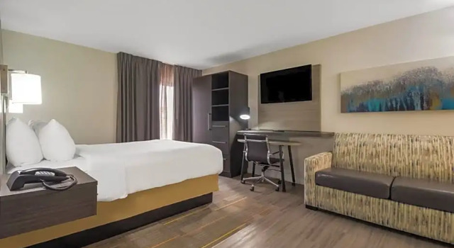 Люкс MainStay Suites