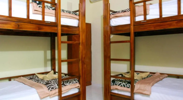 Кровать в общем номере Medal Jaya Hostel & Room