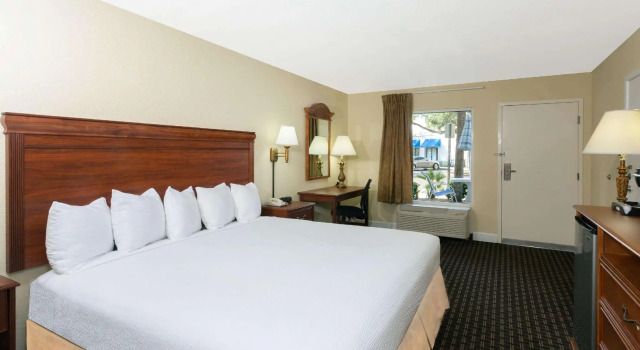 Двухместный номер Standard Days Inn by Wyndham Port Charlotte Town Center