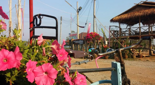 Heun Baan Rong Khun Resort, Забронировать Курортный отель Бан-Mae-Кон провинция Чианграй, рядом с Ват Ронг Кхун - Белый храм