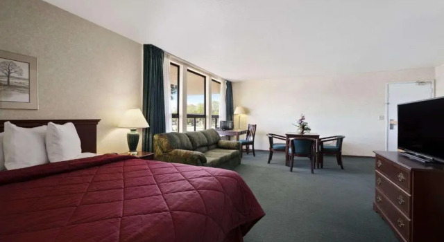 Люкс Days Inn by Wyndham Gilroy