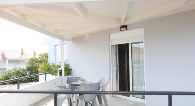 Апартаменты Deluxe Mitika Hotel Apartments