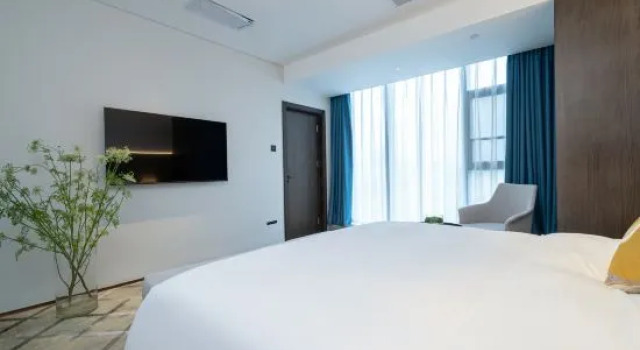 Люкс Business Golden °R Hotel(Shenlongcheng Store of Municipal People's Government)
