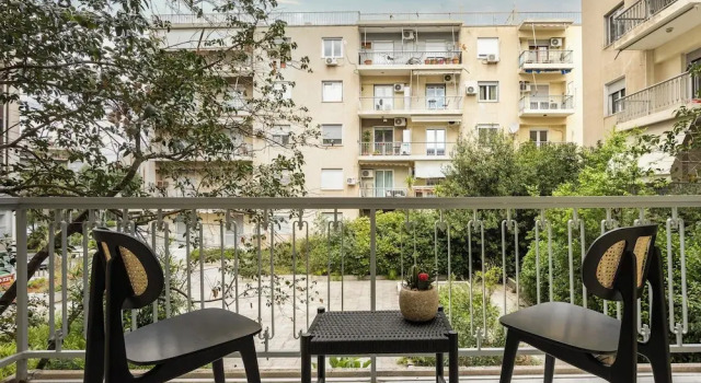 Апартаменты Comfort Attica Skyline Living