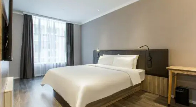 Люкс Business HanTing Hotel (Nanchang Wanli Meiling Avenue)