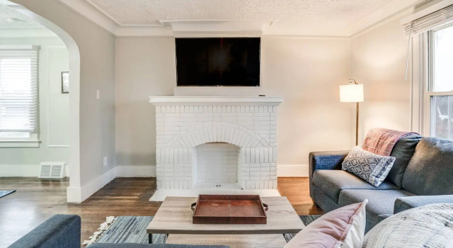 Cozy and comfortable apartment /15 minutes to down town