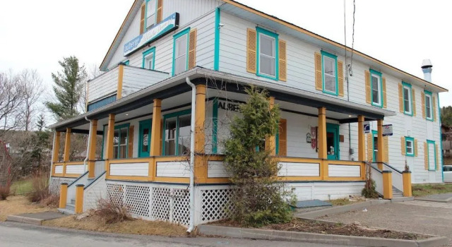 Auberge La Coulee Douce, Rezervovat Hostel Causapscal 