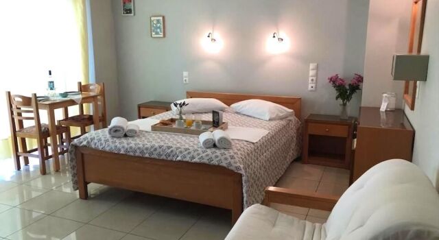 Leonidas Rooms, Забронировать Гостевой дом Гостевые дома Платаньяс, рядом с Пляж Платаниас, Гостевой дом