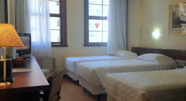 City Hotel Porto Alegre, Забронировать Отель Отели в центре Порту-Алегри, в центре, Завтраки, Парковка