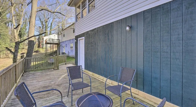 Коттедж Cozy Bristol Home w/ Yard ~ 1 Mile to Downtown!