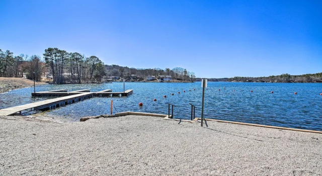 Коттедж 1/2 Mi to DeSoto Lake: Hot Springs Village Home