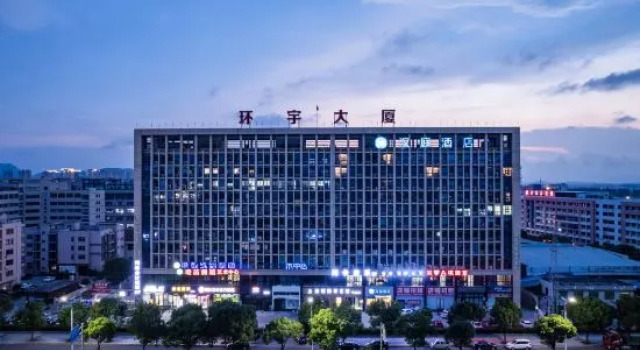 HanTing Hotel (Yuhuan Chumen), Book Hotel Hotels in Yuhuan with a Pool, Swimming Pool