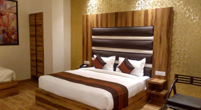 Sallow Royal Suites, Varaa Hotelli Hotellit Punjab pysäköinnillä, Pysäköinti