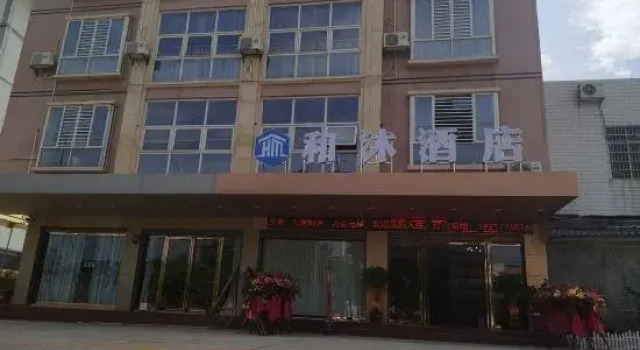 Hemu Hotel, Rezerwuj Hotel Hotele w Baise z parkingiem, Parking
