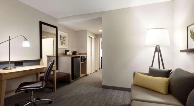 Люкс c 1 комнатой Country Inn & Suites by Radisson, Washington, DC East - Capitol Heights, MD