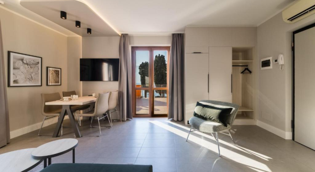 Апартаменты Deluxe c 1 комнатой с видом на озеро June Stay Lake Garda