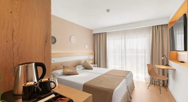 Двухместный номер с балконом Hotel Sant Jordi