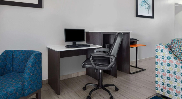 La Quinta Inn & Suites by Wyndham Woodward, Varaa Hotelli Woodward Oklahoma