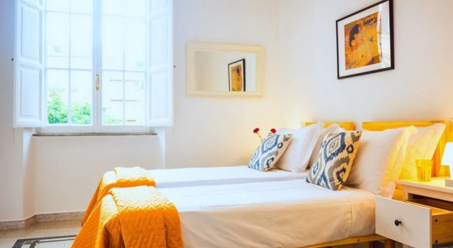 Big and Bright Flat in the Heart of Trastevere, Prenota Hotel Trastevere Roma