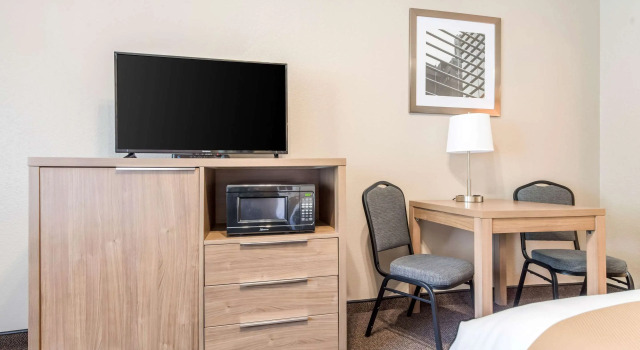 Четырёхместный номер Standard Quality Inn & Suites Bainbridge Island