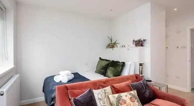 Студия Stylish Brixton Hill Studio With Modern Charm