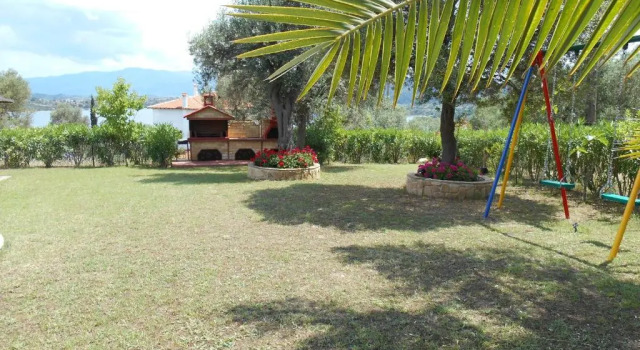 Коттедж Heliactida House