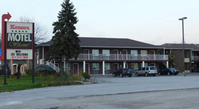 Kenora Motel, Prenota Motel Hotel a Ontario con parcheggio, Parcheggio