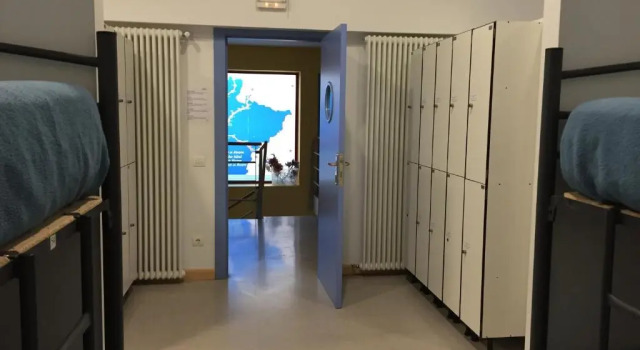 Кровать в общем номере Albergue de Villava