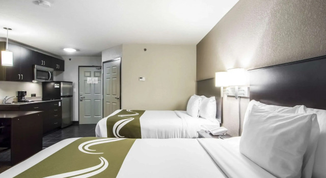 Четырёхместный номер Standard Quality Inn & Suites Thompson
