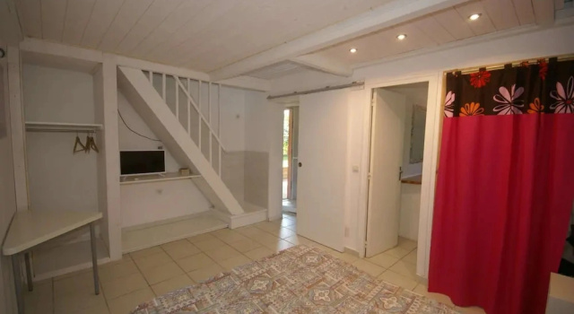 Holiday Home in Poggio-mezzana Near the Beach, Rezerwuj Dom wakacyjny Hotele w Korsyka z parkingiem, Parking