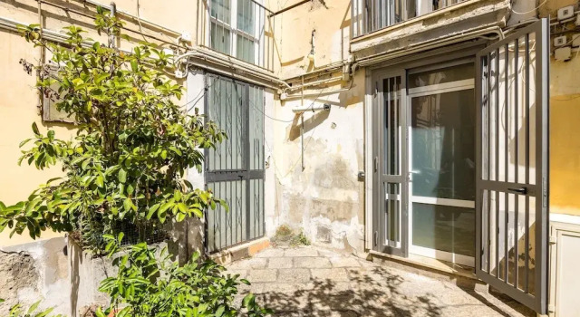 Chiaia Courtyard Haven(Contact To Property 7 Days In Advance)