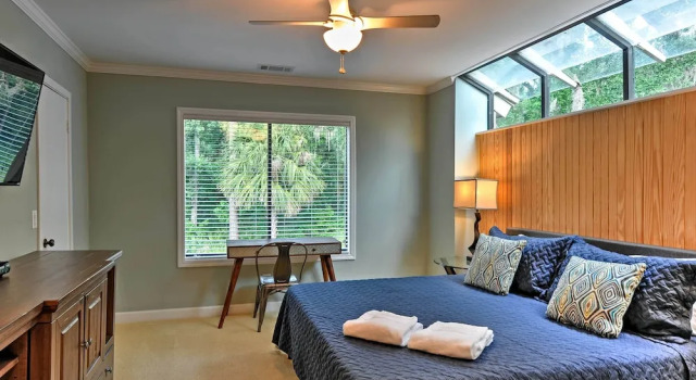 Апартаменты Fresh & Modern Villa by the Sea Beach Club Getaway