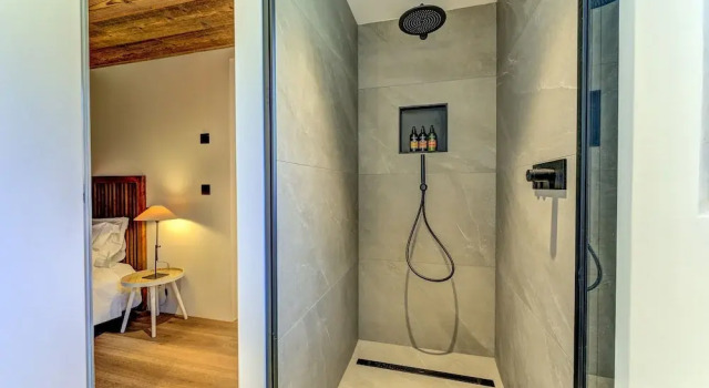Chalet Fortuna a Jewel in Central Chamonix, Забронировать Шале Виллы Овернь-Рона-Альпы, Вилла