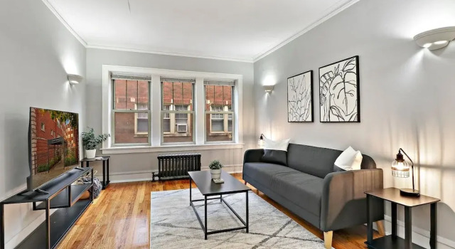 1BR Portage Park Apt in Montrose