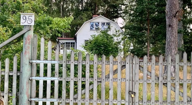 Коттедж Charmig stuga av rustik stil i Stockholms område