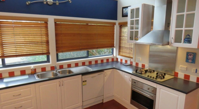 29 Church St, Cowes - Large Holiday House close to shops and Beach, Rezerwuj Apartament Hotele w Phillip Island z parkingiem, Parking