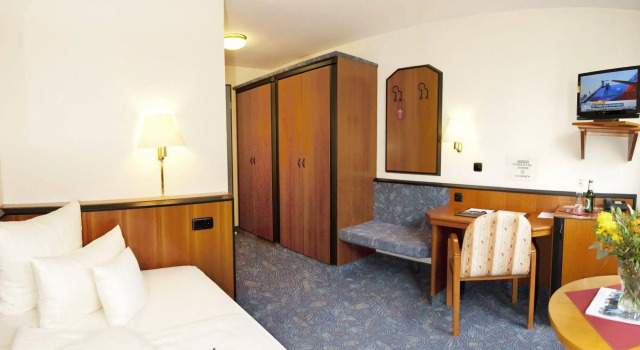 Advantage Appartements Hotel, Забронировать Отель Отели Нюрнберга с парковкой, рядом с Ратуша Нюрнберга, Парковка